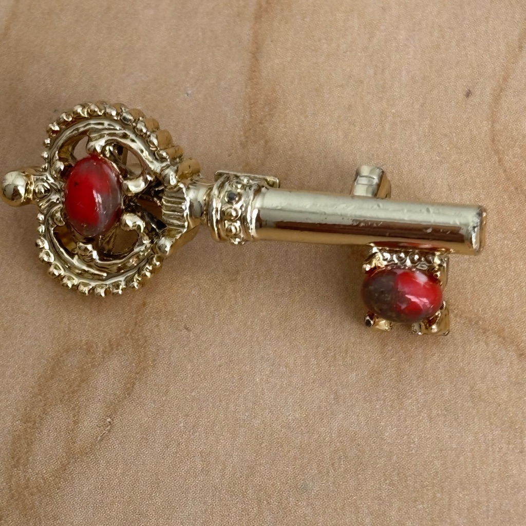 Vintage Gerrys Key Brooch Pin Gold Tone With Red Accent Stones 19$